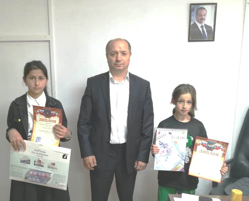 Социальные работники Минтруда РД в Дахадаевском районе подвели итоги конкурса детских рисунков приуроченного к Году Семьи